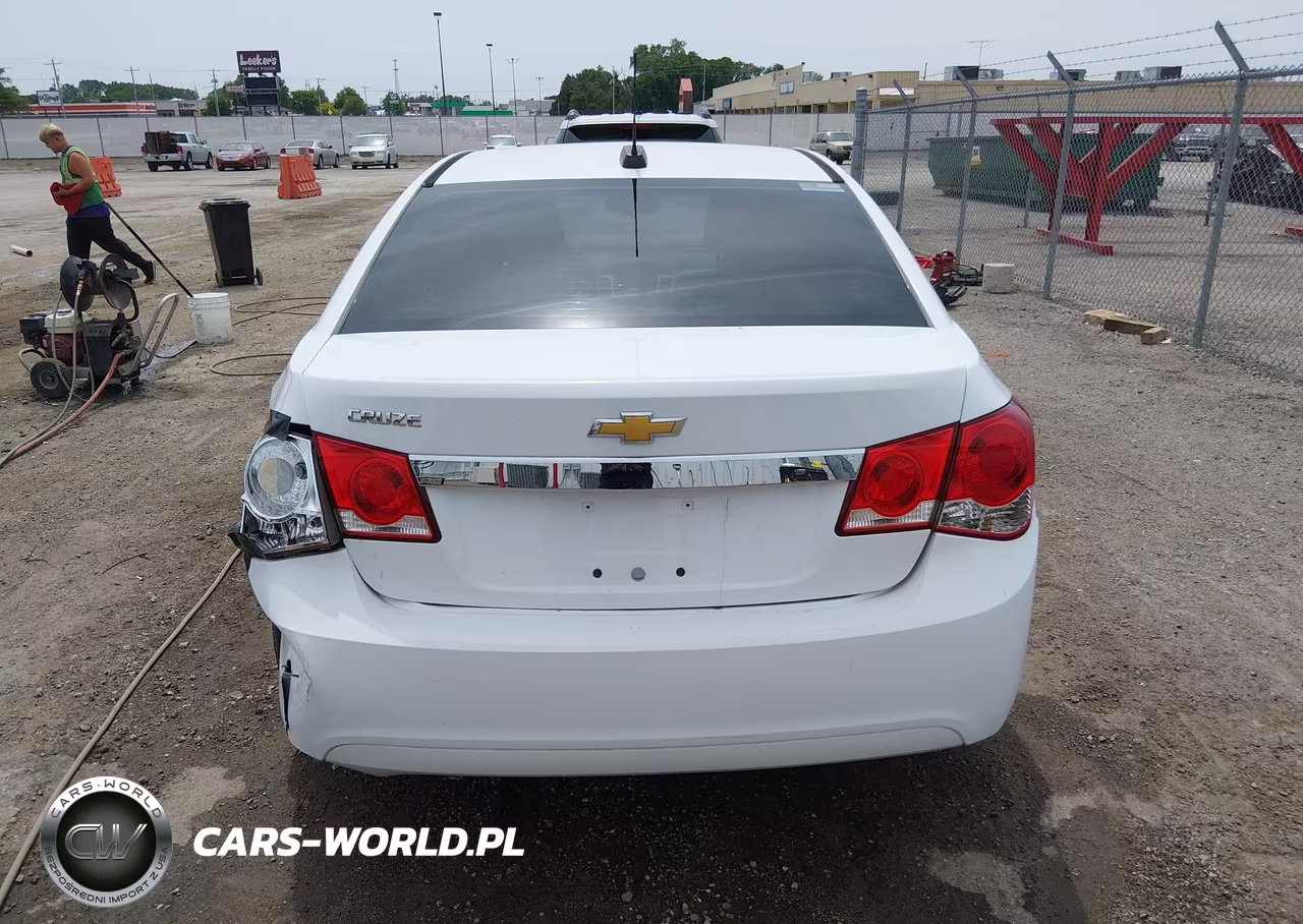 2015 Chevrolet Cruze L Manual VIN:1G1P15SH7F7183241 - 16