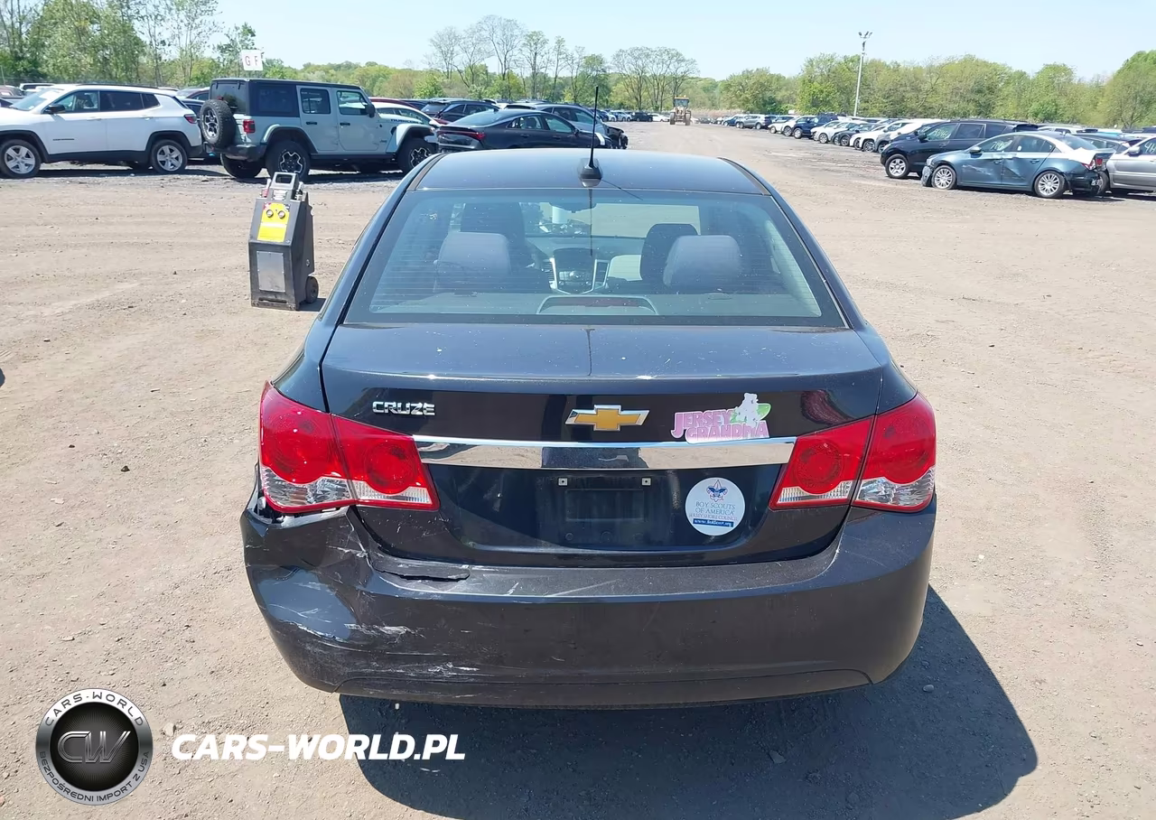 2015 Chevrolet Cruze Ls Auto VIN:1G1PA5SG3F7103117 - 16