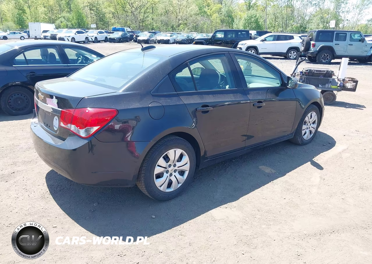 2015 Chevrolet Cruze Ls Auto VIN:1G1PA5SG3F7103117 - 4