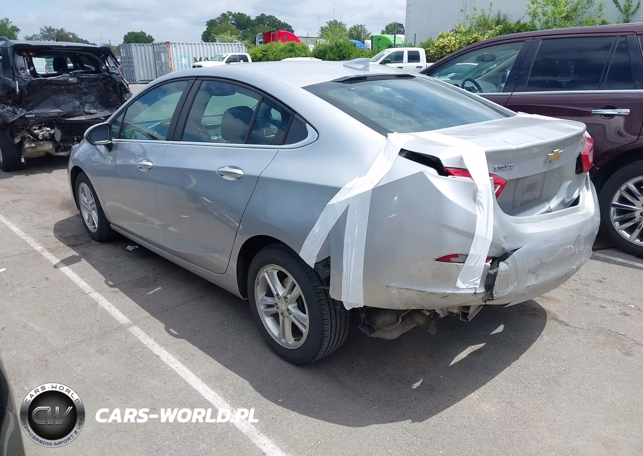 2018 Chevrolet Cruze Lt Auto VIN:1G1BE5SM1J7240702 - 3