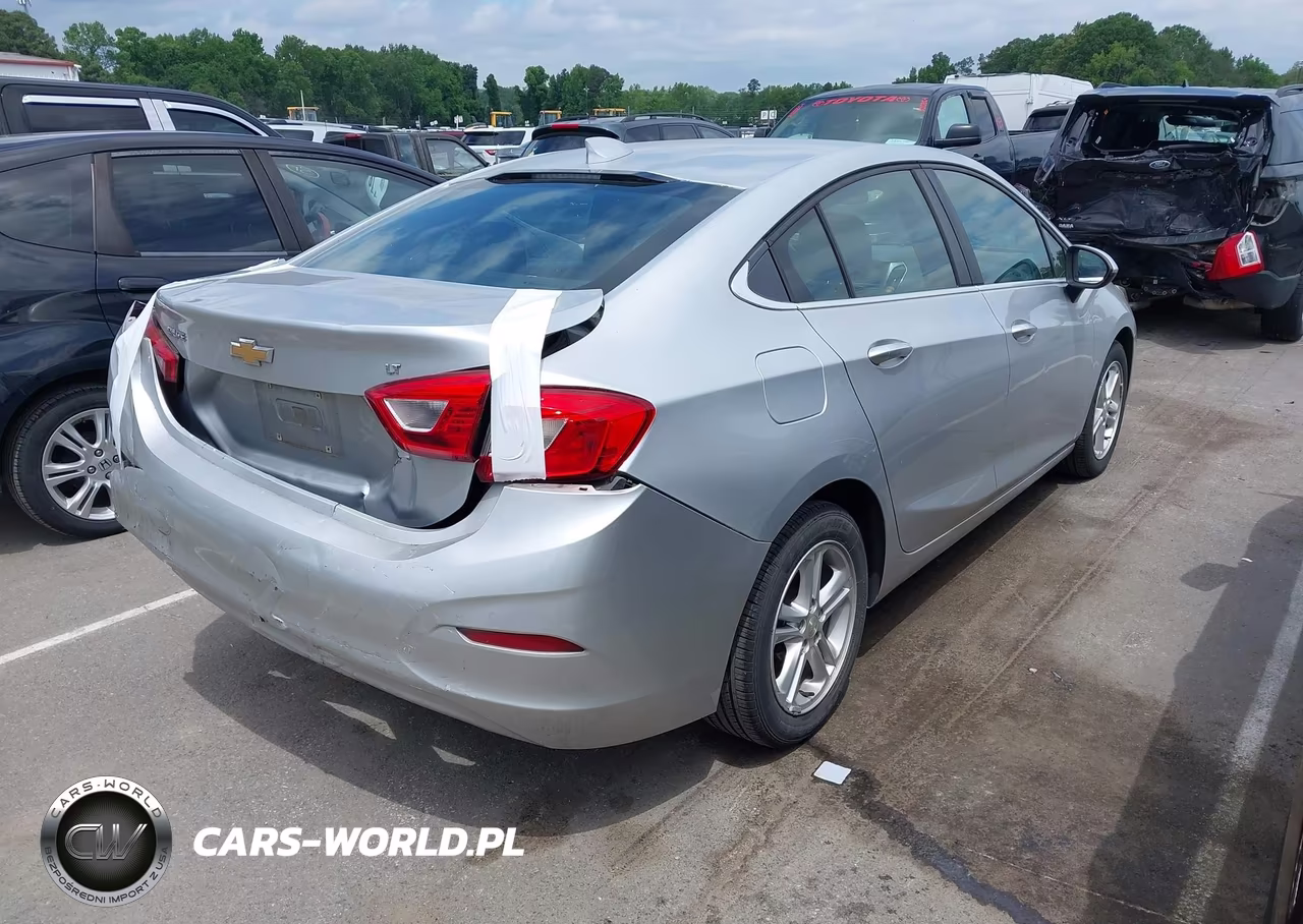 2018 Chevrolet Cruze Lt Auto VIN:1G1BE5SM1J7240702 - 4