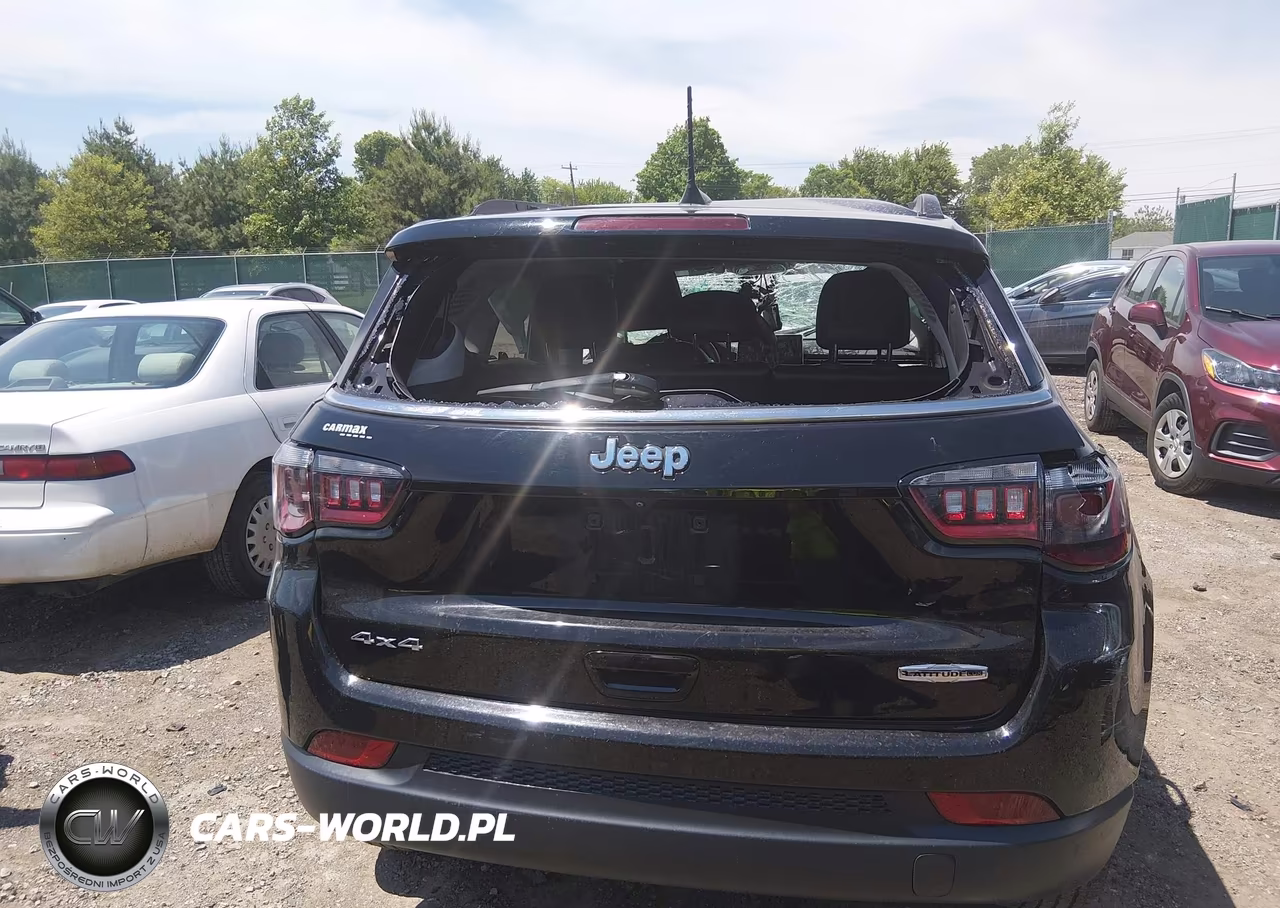 2022 Jeep Compass Latitude Lux 4X4 VIN:3C4NJDFB0NT186538 - 17