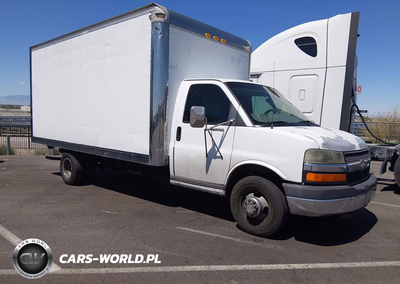 2003 Chevrolet Express Cutaway Base W-C7L-C7N
