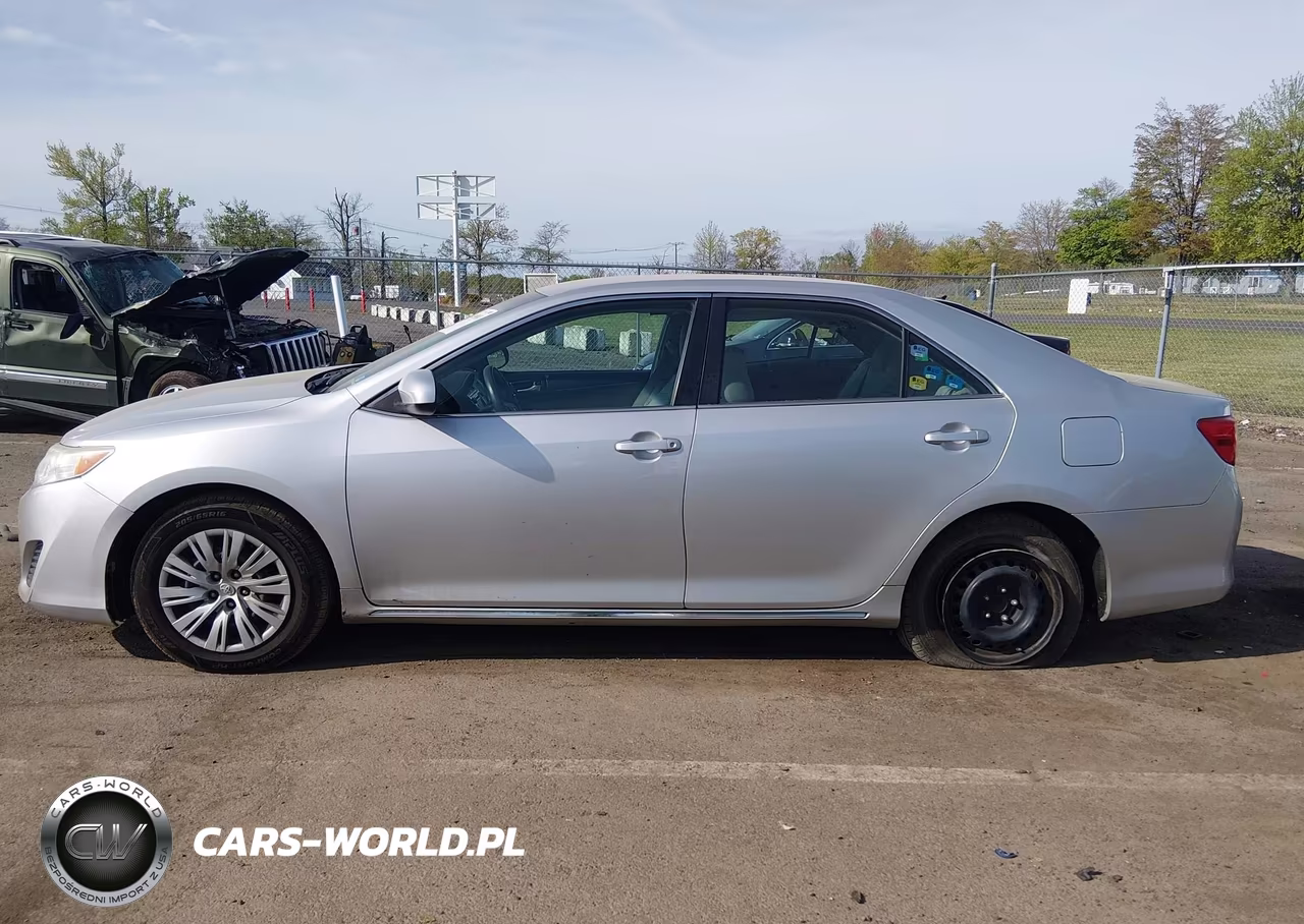 2014 Toyota Camry Le VIN:4T4BF1FK5ER379326 - 14