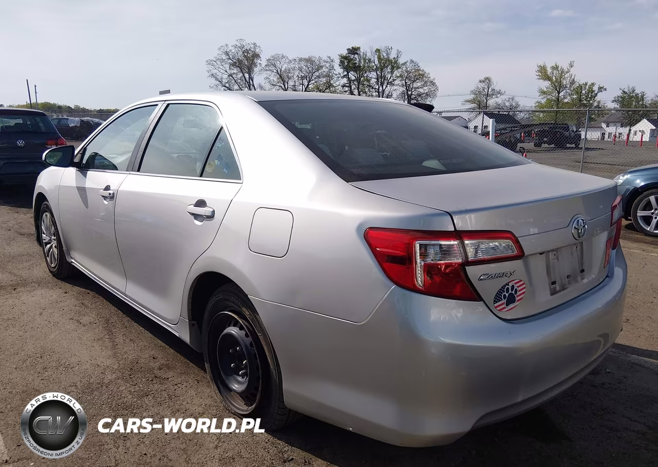 2014 Toyota Camry Le VIN:4T4BF1FK5ER379326 - 3