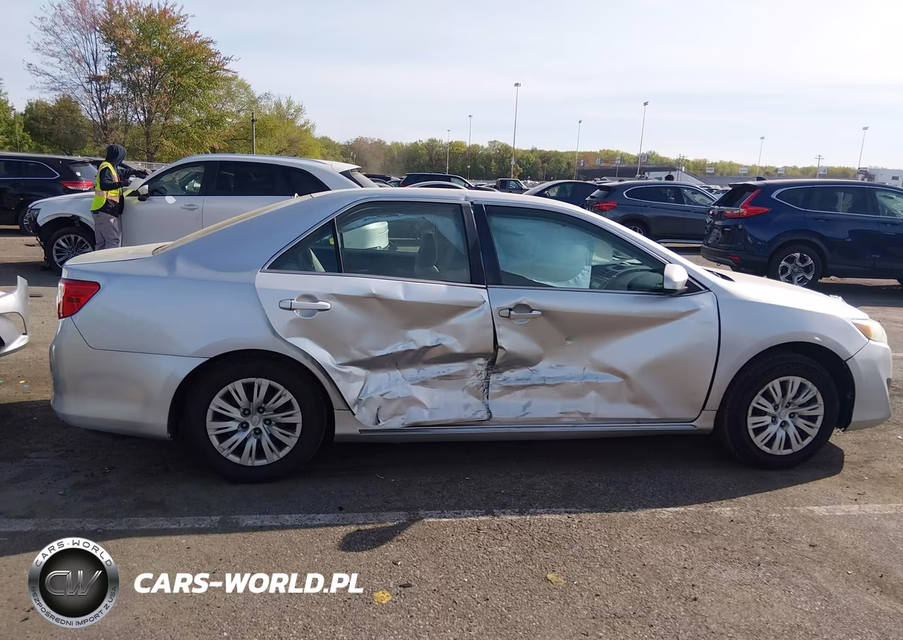 2014 Toyota Camry Le VIN:4T4BF1FK5ER379326 - 6