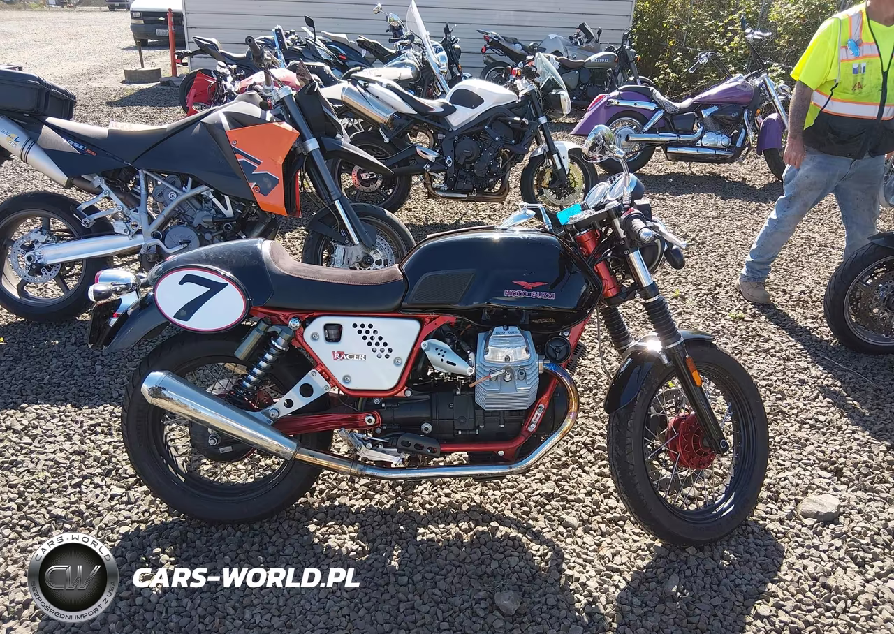 2012 Moto Guzzi V7 Classic VIN:ZGULWC029CM100154 - 12