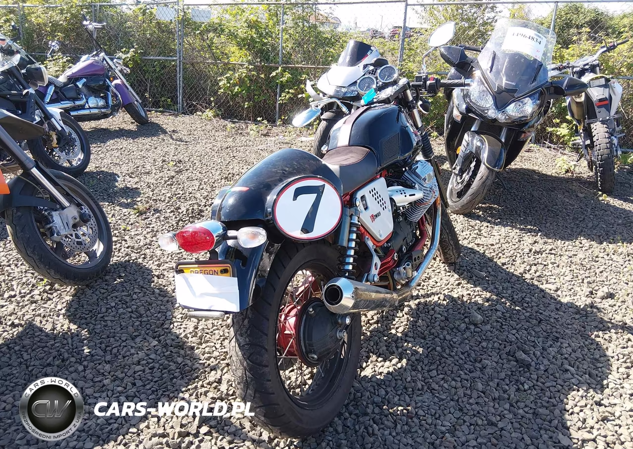 2012 Moto Guzzi V7 Classic VIN:ZGULWC029CM100154 - 4