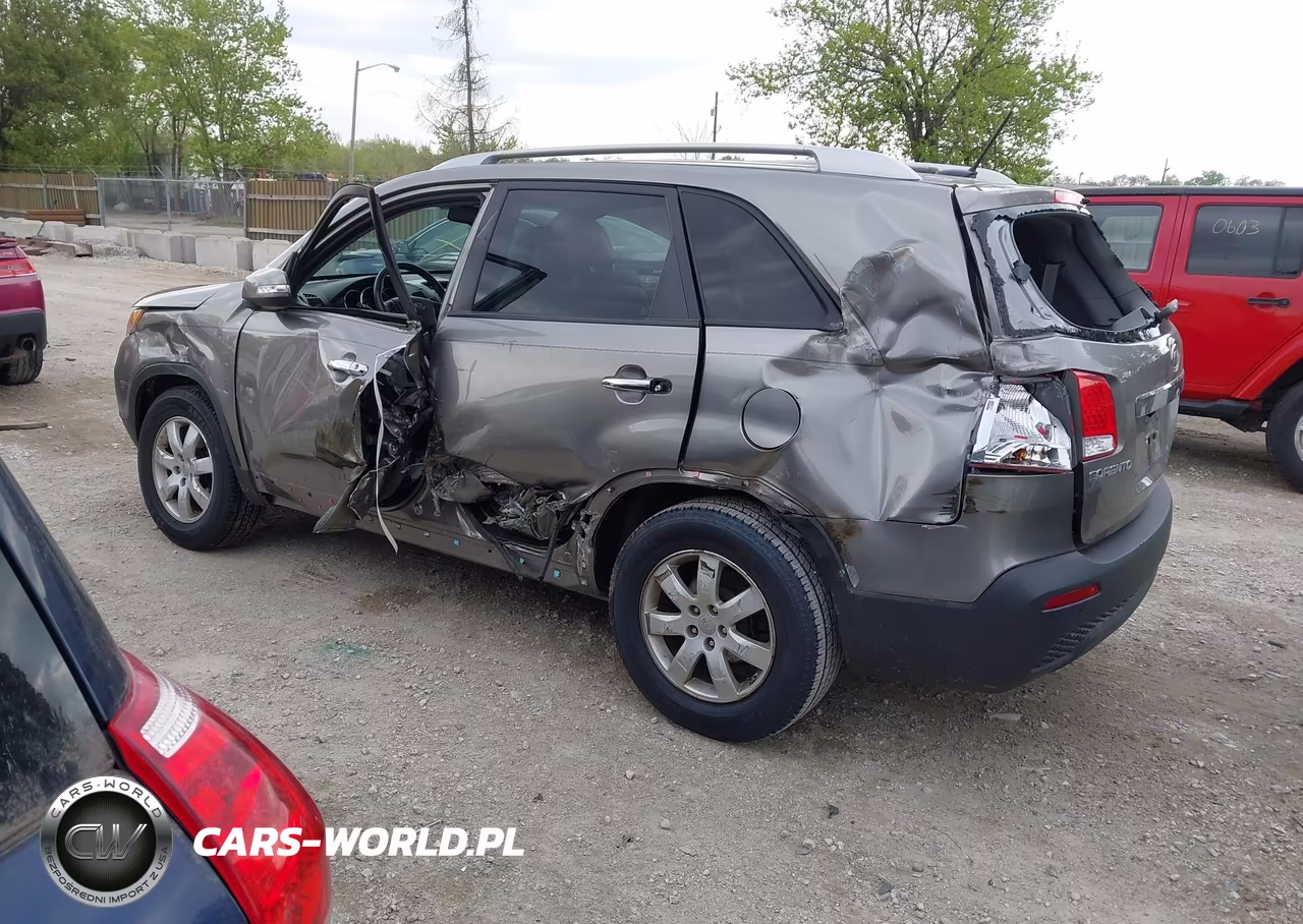 2013 Kia Sorento Lx VIN:5XYKT4A67DG354138 - 3