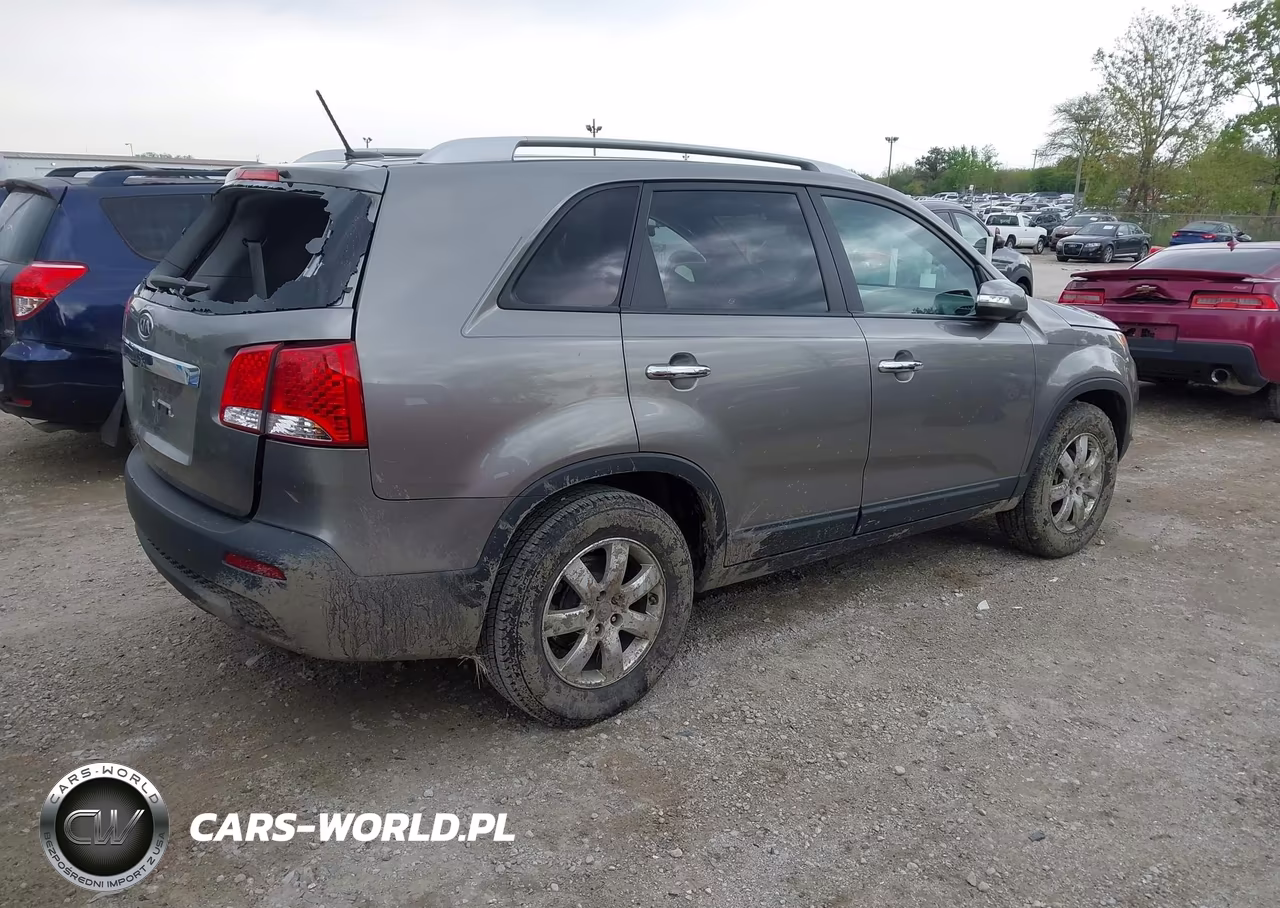 2013 Kia Sorento Lx VIN:5XYKT4A67DG354138 - 4