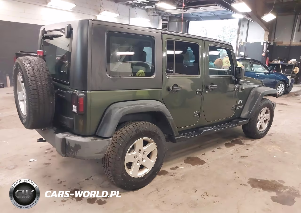 2008 Jeep Wrangler Unlimited X VIN:1J4GA39168L618453 - 4
