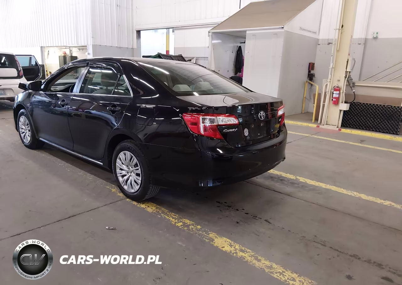 2014 Toyota Camry Le VIN:4T4BF1FK1ER425590 - 3