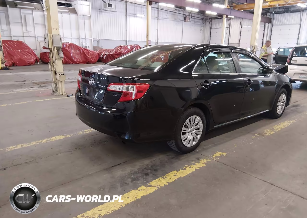 2014 Toyota Camry Le VIN:4T4BF1FK1ER425590 - 4