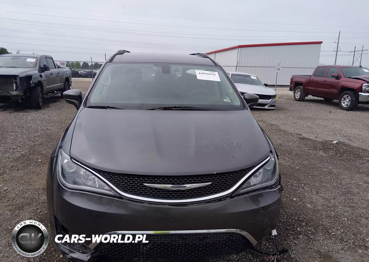 2017 Chrysler Pacifica Touring-L VIN:2C4RC1BG1HR611235 - 13