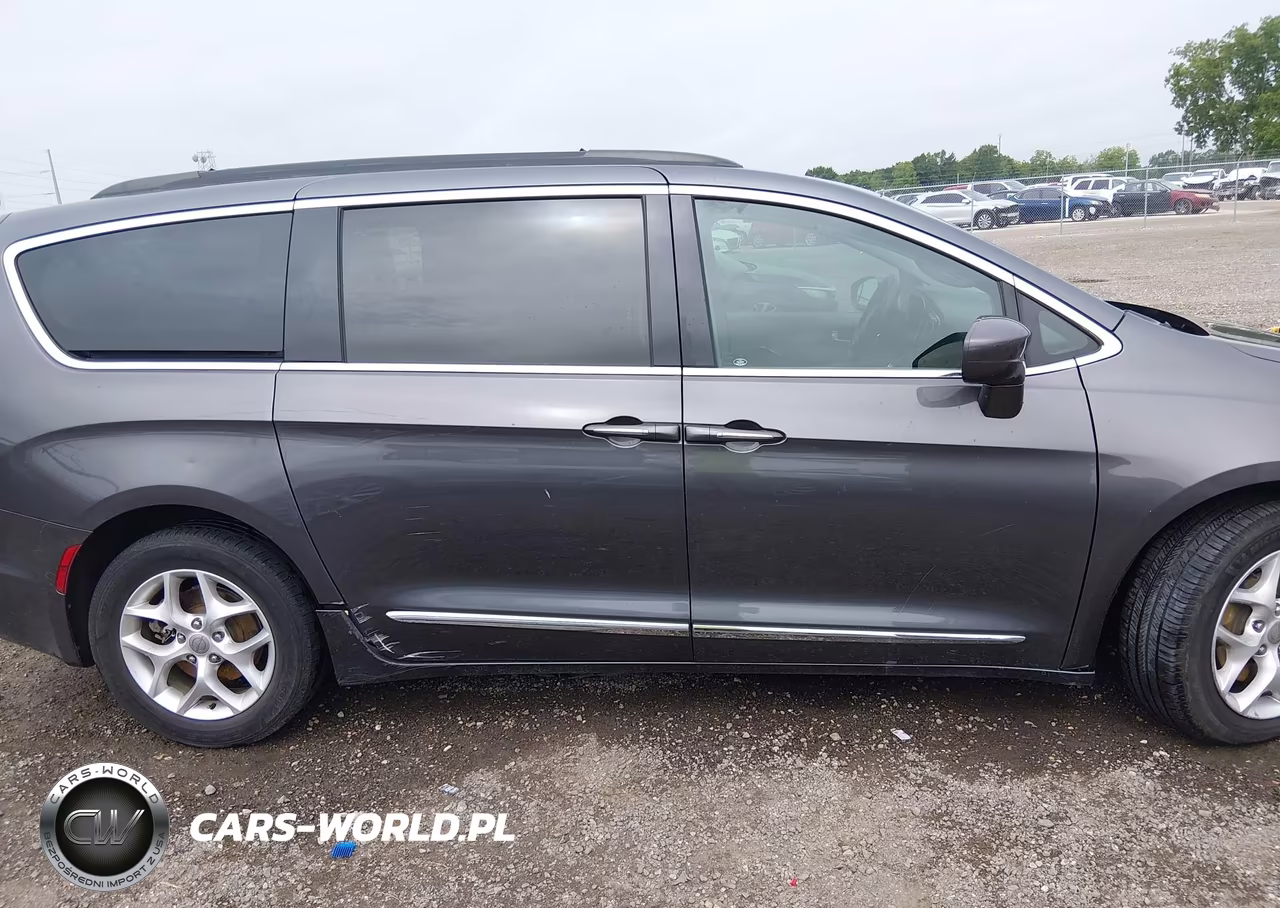 2017 Chrysler Pacifica Touring-L VIN:2C4RC1BG1HR611235 - 14
