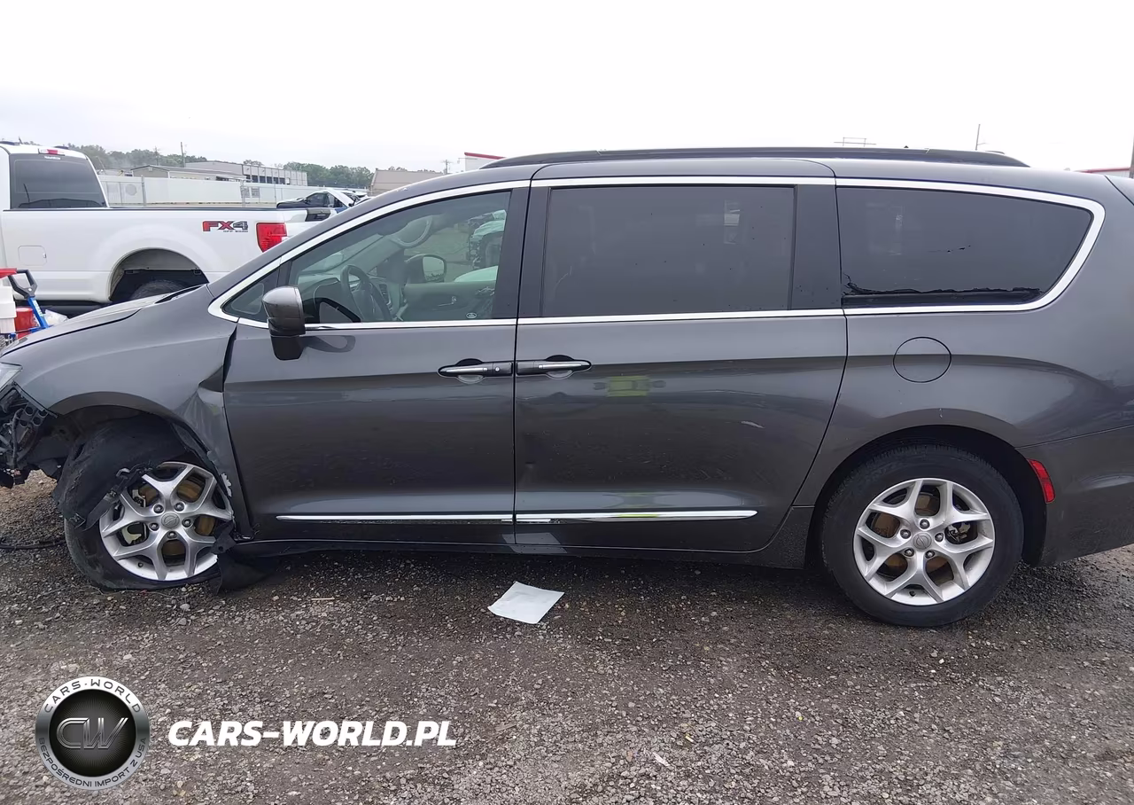 2017 Chrysler Pacifica Touring-L VIN:2C4RC1BG1HR611235 - 15