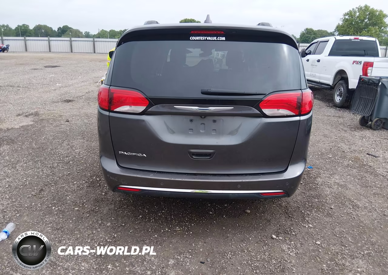 2017 Chrysler Pacifica Touring-L VIN:2C4RC1BG1HR611235 - 17