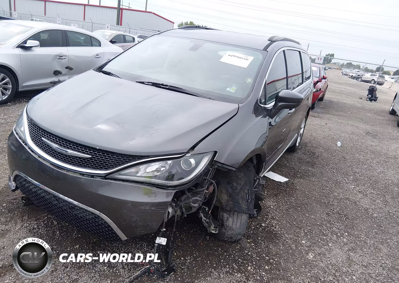 2017 Chrysler Pacifica Touring-L VIN:2C4RC1BG1HR611235 - 2