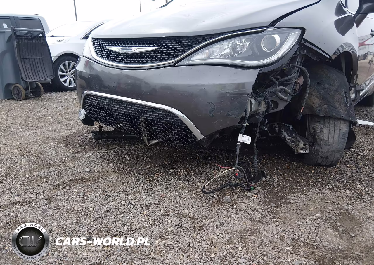2017 Chrysler Pacifica Touring-L VIN:2C4RC1BG1HR611235 - 6