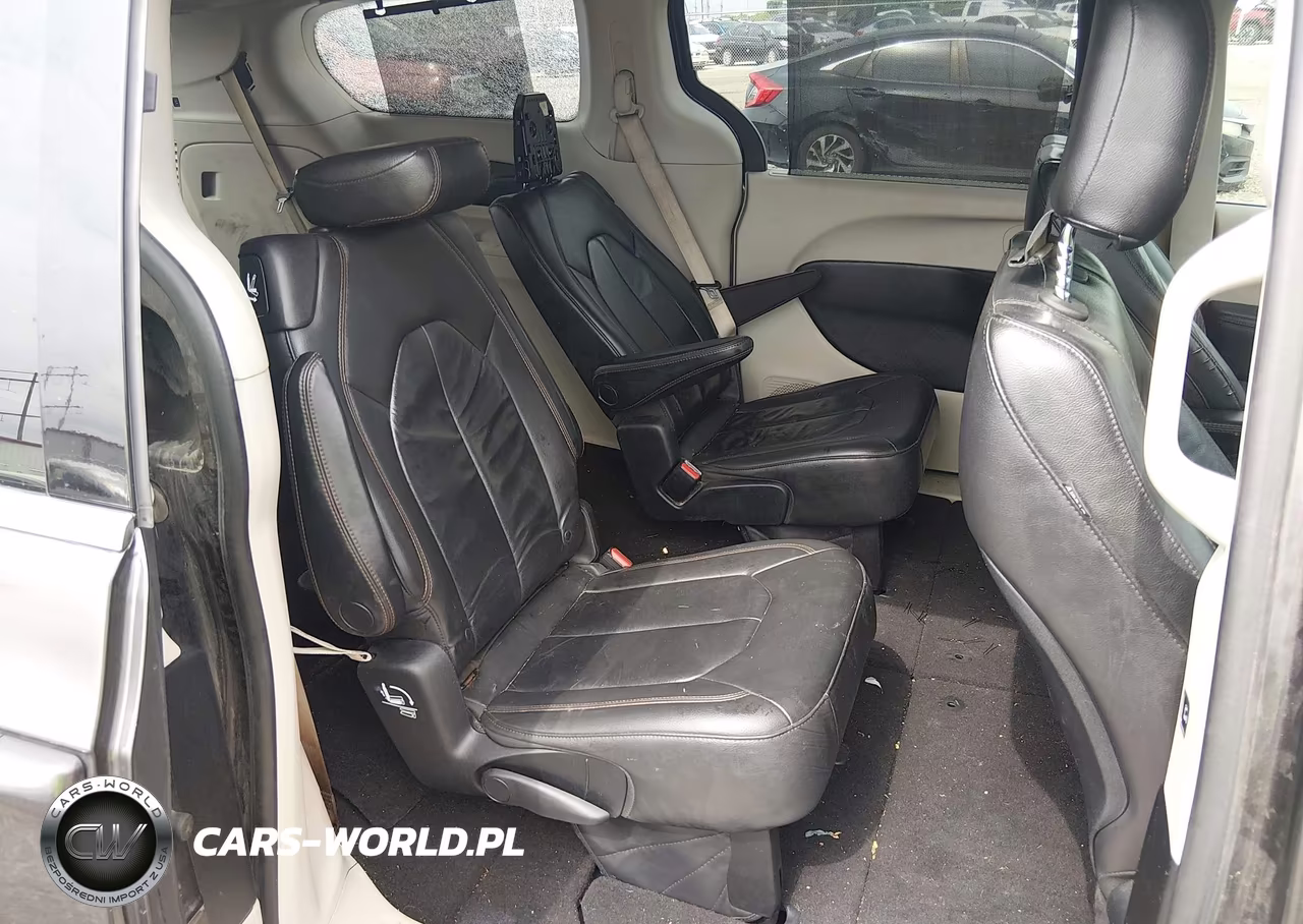 2017 Chrysler Pacifica Touring-L VIN:2C4RC1BG1HR611235 - 8