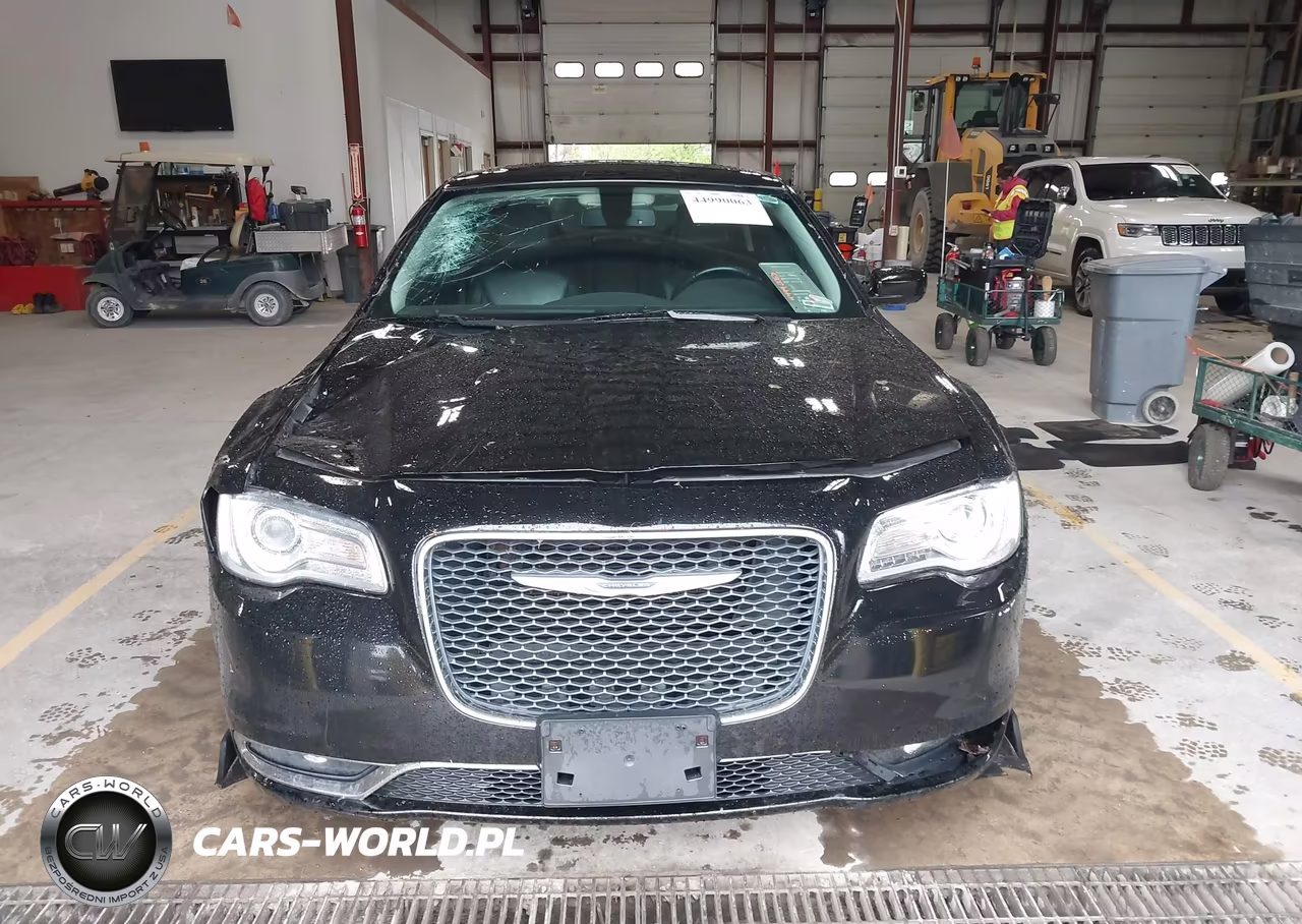 2018 Chrysler 300 Touring VIN:2C3CCAAG9JH299530 - 12