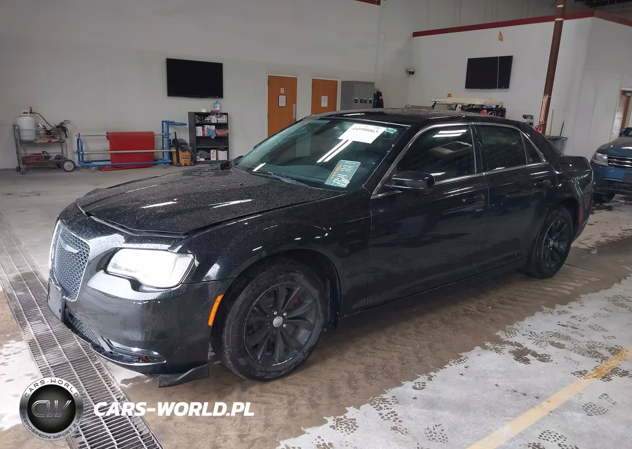 2018 Chrysler 300 Touring VIN:2C3CCAAG9JH299530 - 2