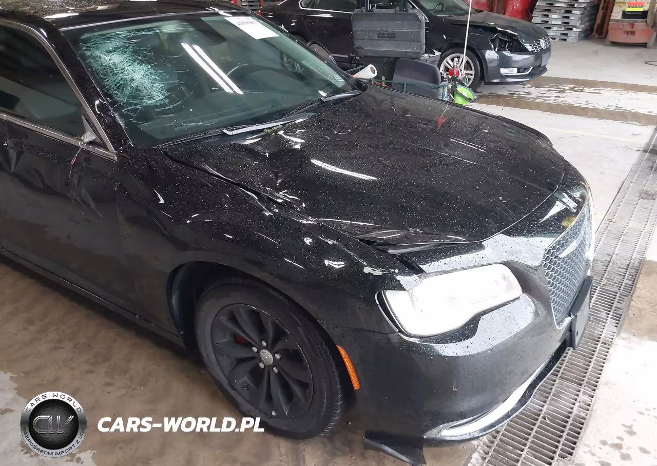 2018 Chrysler 300 Touring VIN:2C3CCAAG9JH299530 - 6