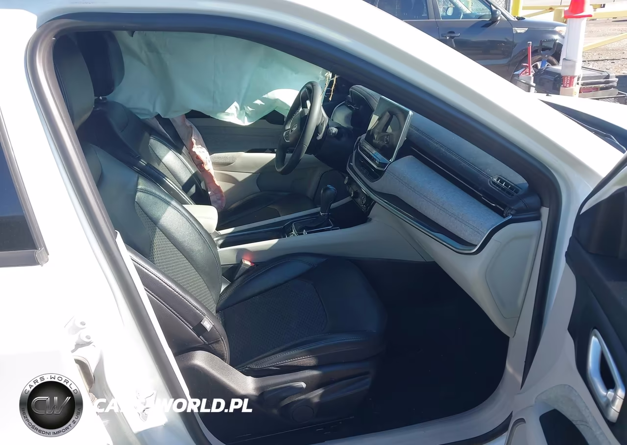2023 Jeep Compass Latitude 4X4 VIN:3C4NJDBN5PT551136 - 5
