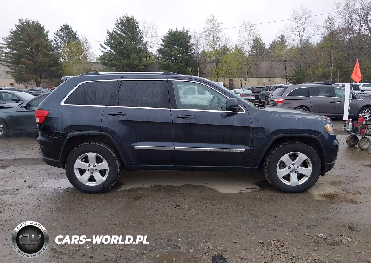 2013 Jeep Grand Cherokee Laredo VIN:1C4RJFAG3DC655129 - 13