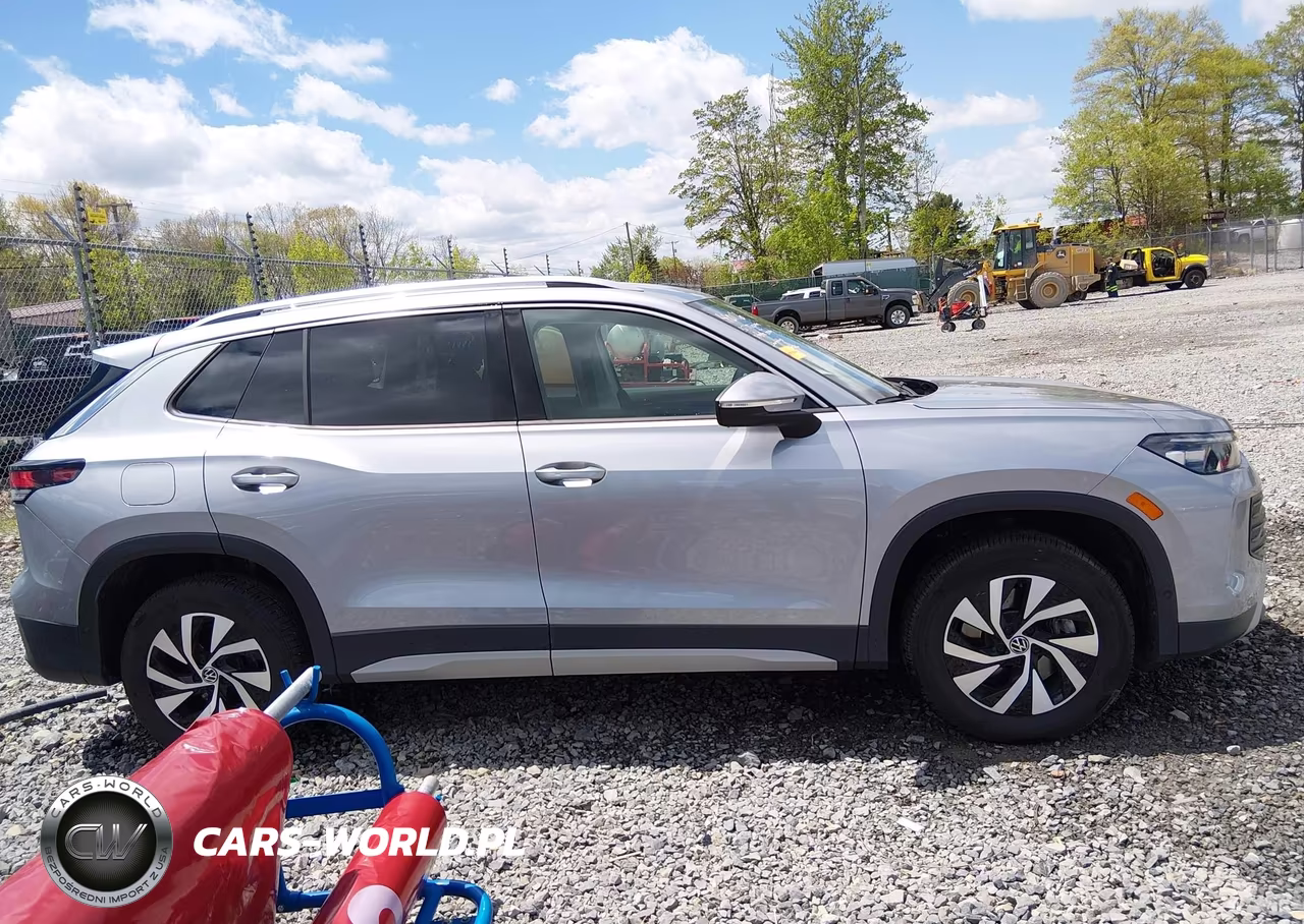 2025 Volkswagen Tiguan 2.0T S VIN:3VVBR7RM9SM059823 - 13