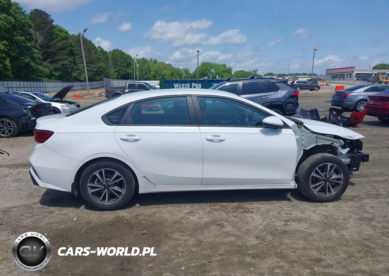 2024 Kia Forte Lxs VIN:3KPF24AD7RE724530 - 14