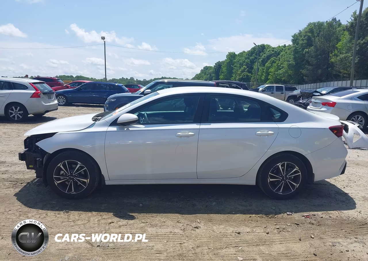 2024 Kia Forte Lxs VIN:3KPF24AD7RE724530 - 15