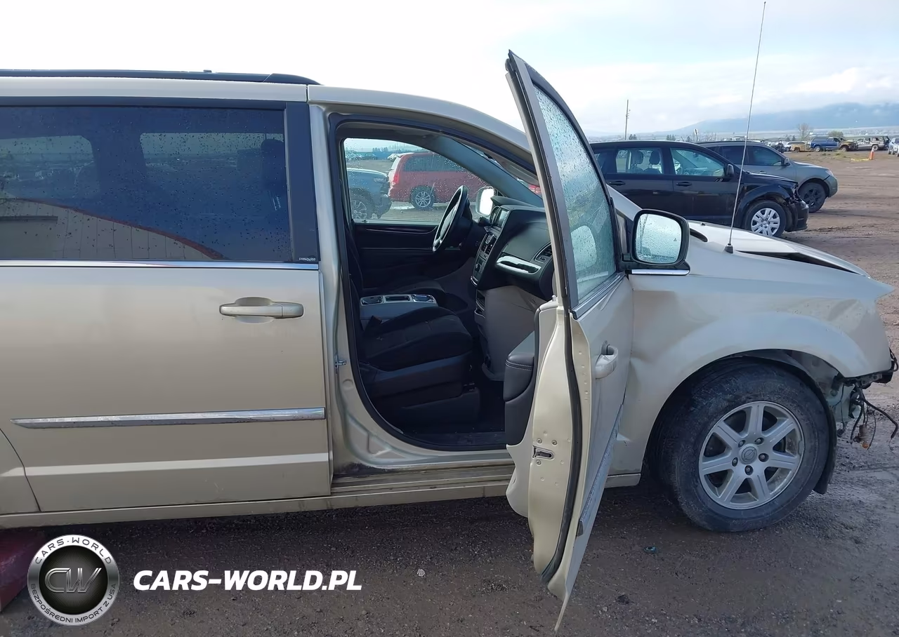2011 Chrysler Town & Country Touring VIN:2A4RR5DG6BR723226 - 5