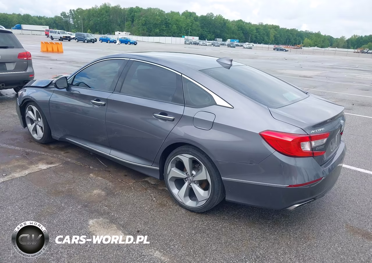 2018 Honda Accord Touring 2.0T VIN:1HGCV2F98JA031882 - 3