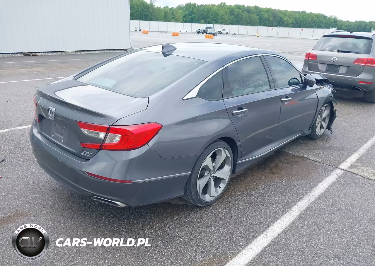 2018 Honda Accord Touring 2.0T VIN:1HGCV2F98JA031882 - 4