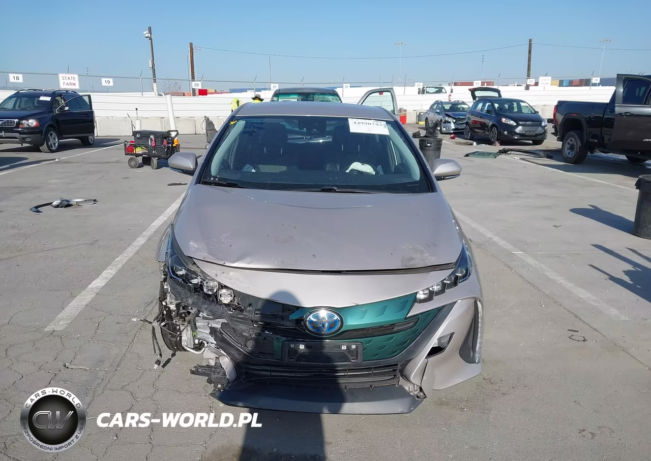 2018 Toyota Prius Prime Premium VIN:JTDKARFP9J3100242 - 13