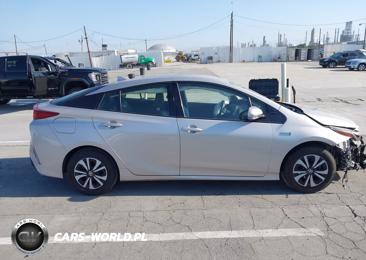 2018 Toyota Prius Prime Premium VIN:JTDKARFP9J3100242 - 14