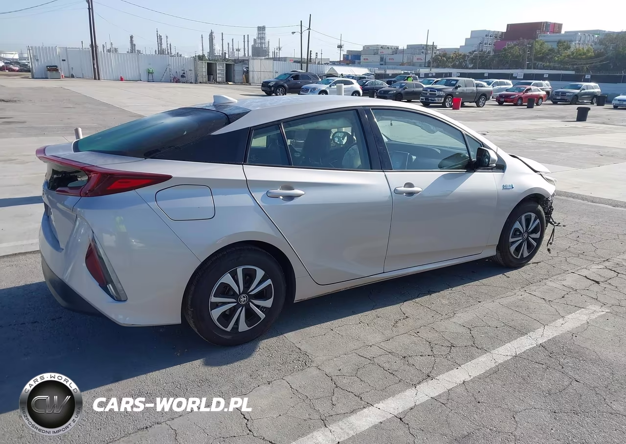 2018 Toyota Prius Prime Premium VIN:JTDKARFP9J3100242 - 4