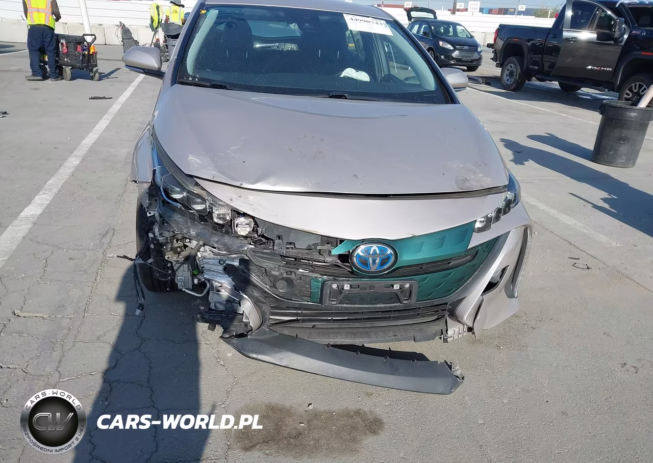 2018 Toyota Prius Prime Premium VIN:JTDKARFP9J3100242 - 6