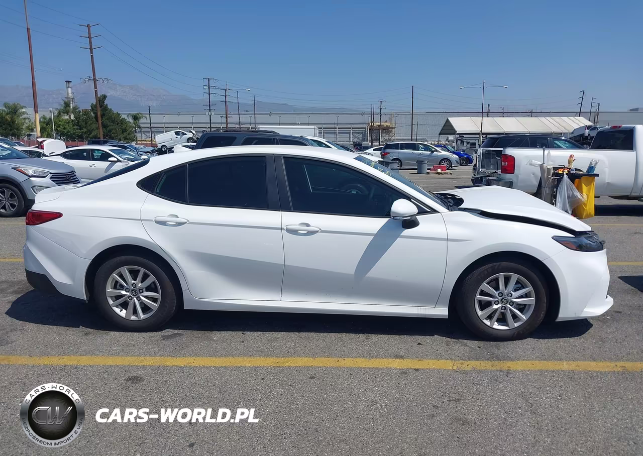 2025 Toyota Camry Le VIN:4T1DAACK8SU183284 - 13