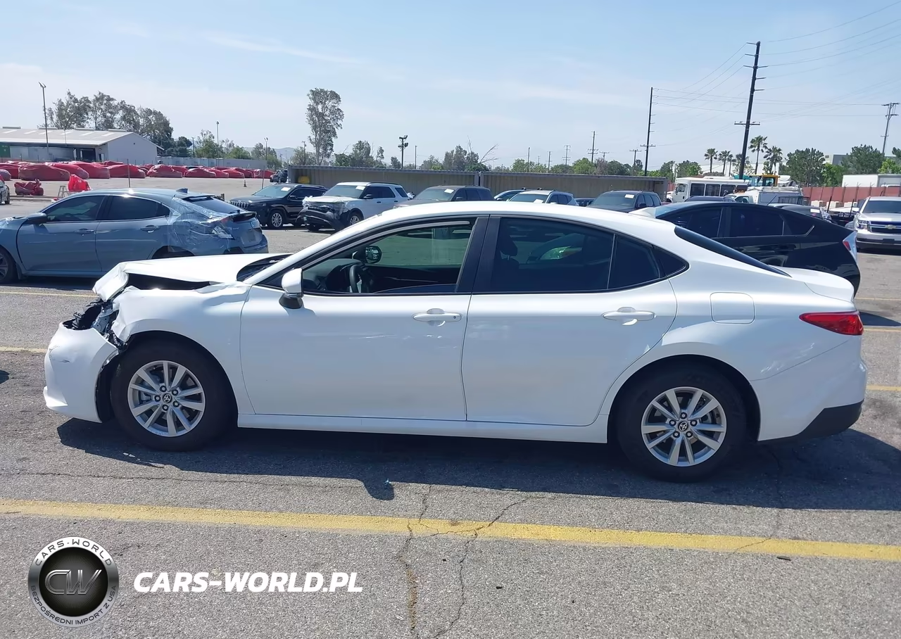 2025 Toyota Camry Le VIN:4T1DAACK8SU183284 - 14