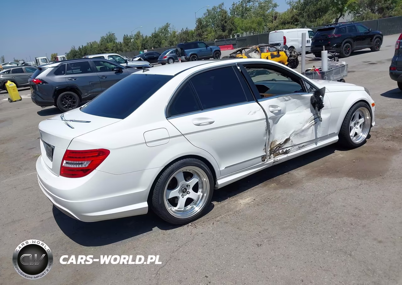 2014 Mercedes-Benz C 250 Sport VIN:WDDGF4HB4EA952971 - 4