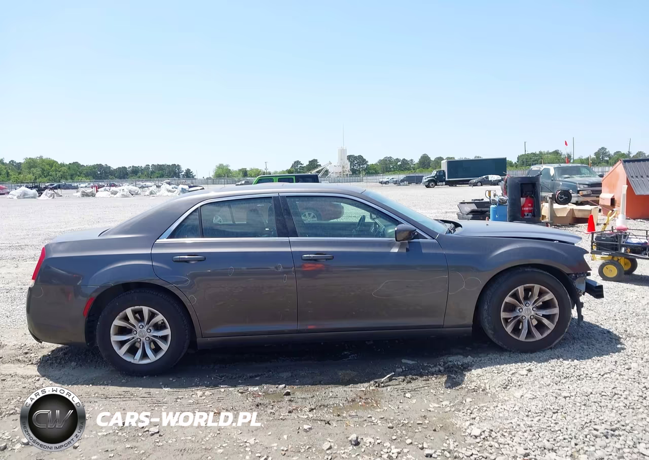 2015 Chrysler 300 Limited VIN:2C3CCAAG8FH932025 - 13