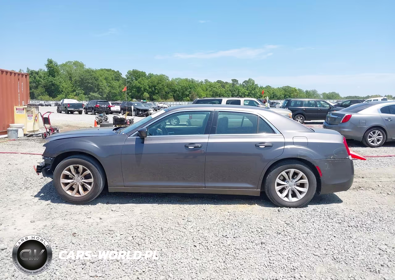 2015 Chrysler 300 Limited VIN:2C3CCAAG8FH932025 - 14