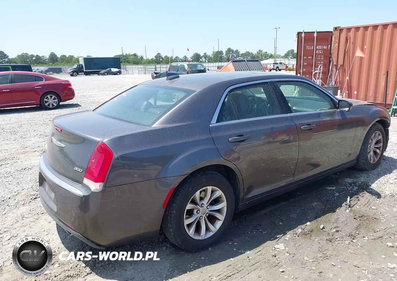 2015 Chrysler 300 Limited VIN:2C3CCAAG8FH932025 - 4