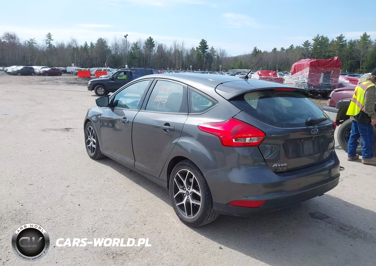 2017 Ford Focus Sel VIN:1FADP3M2XHL326494 - 3