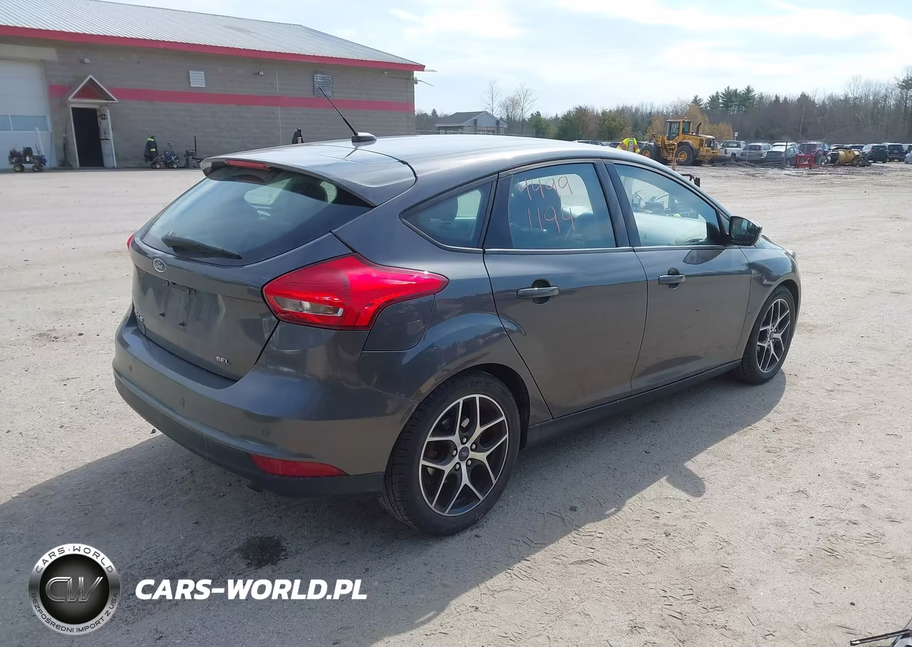 2017 Ford Focus Sel VIN:1FADP3M2XHL326494 - 4