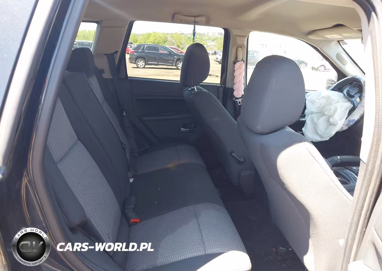 2010 Jeep Grand Cherokee Laredo VIN:1J4PR4GK7AC133433 - 8