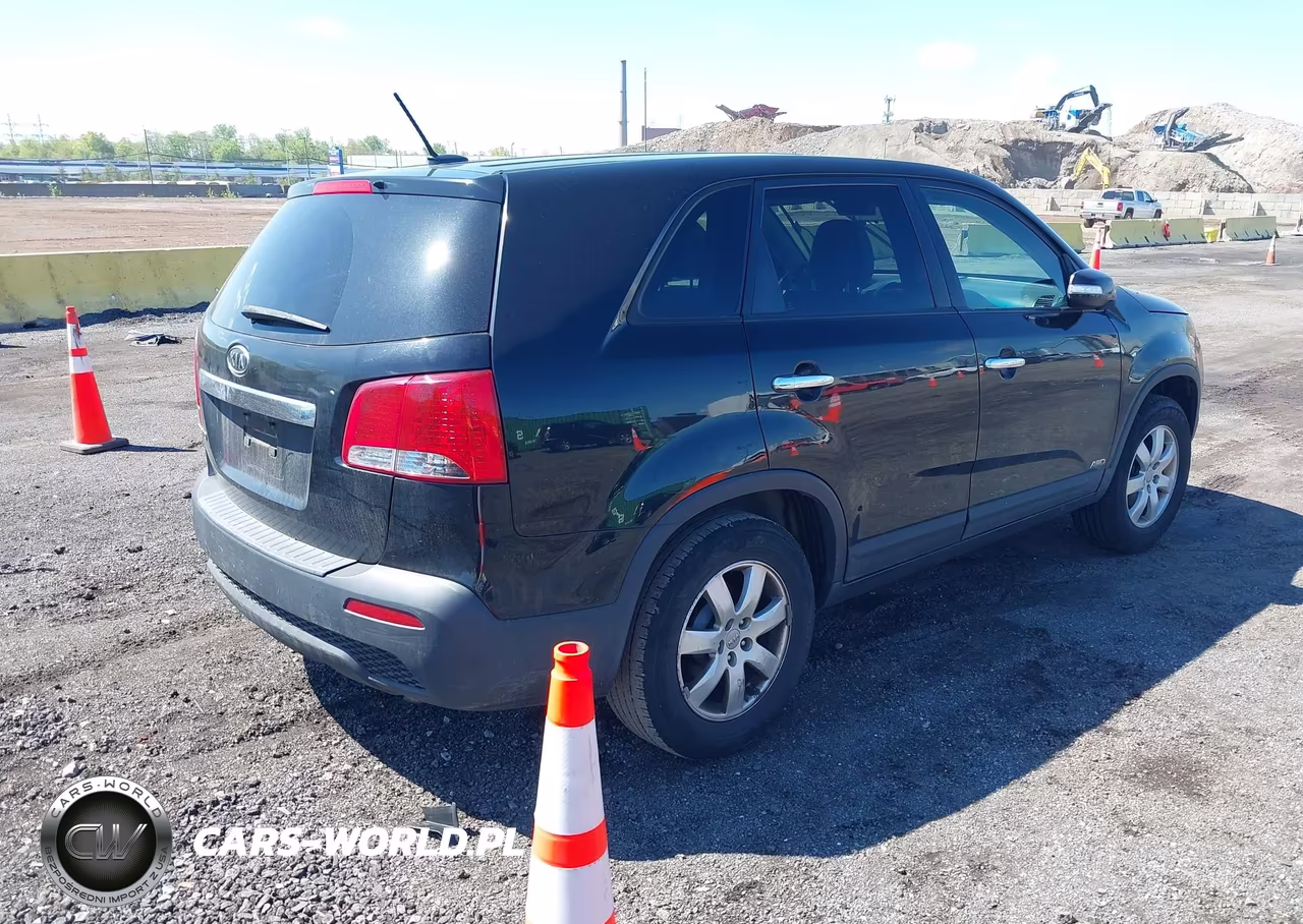 2012 Kia Sorento Lx VIN:5XYKTCA64CG225573 - 4