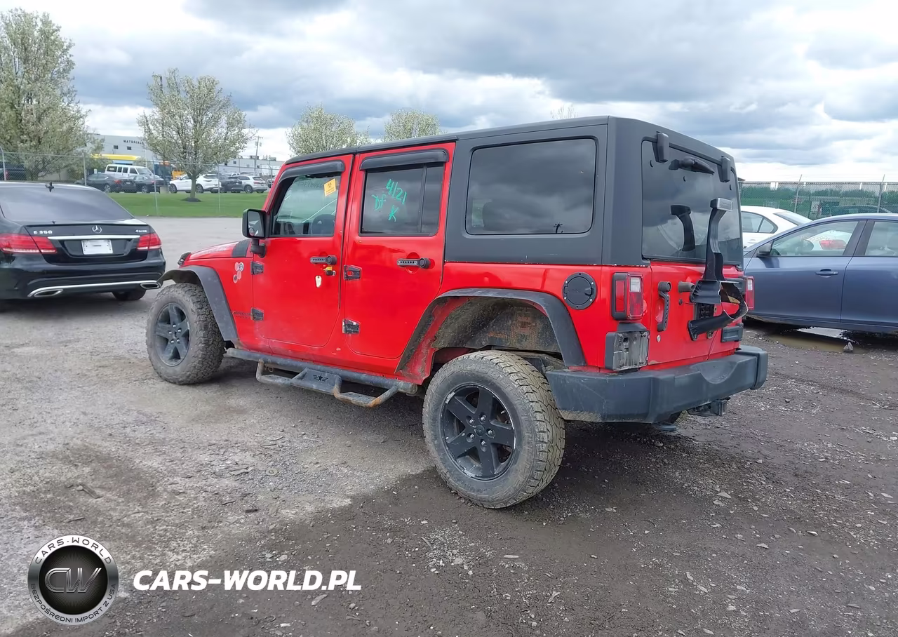 2015 Jeep Wrangler Unlimited Sport VIN:1C4BJWDGXFL555318 - 3